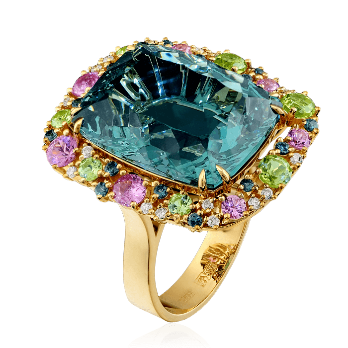 Коктейльное кольцо с празиолитом, хризолитом, сапфиром фантазийным, бриллиантами из желтого золота 585 пробы (арт. 37768)