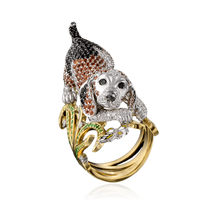 Кольцо Собака Бигль с цветными камнями и бриллиантами в желтом и белом золоте 750 (арт. 28126)