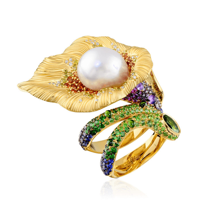 Кольцо Калла с жемчугом, бриллиантами, сапфиром, аметистом, демантоидом из желтого золота 750 пробы (арт. 37065)
