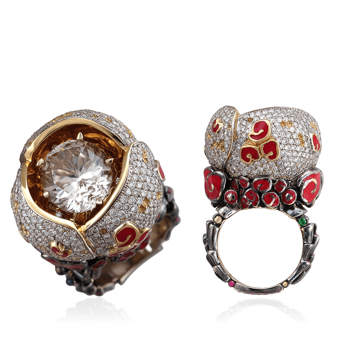 Кольцо с гиацинтом, рубином, бриллиантами, эмалью, тсаворитом, цветными сапфирами из комбинированного золота 750 пробы (арт. 72461)