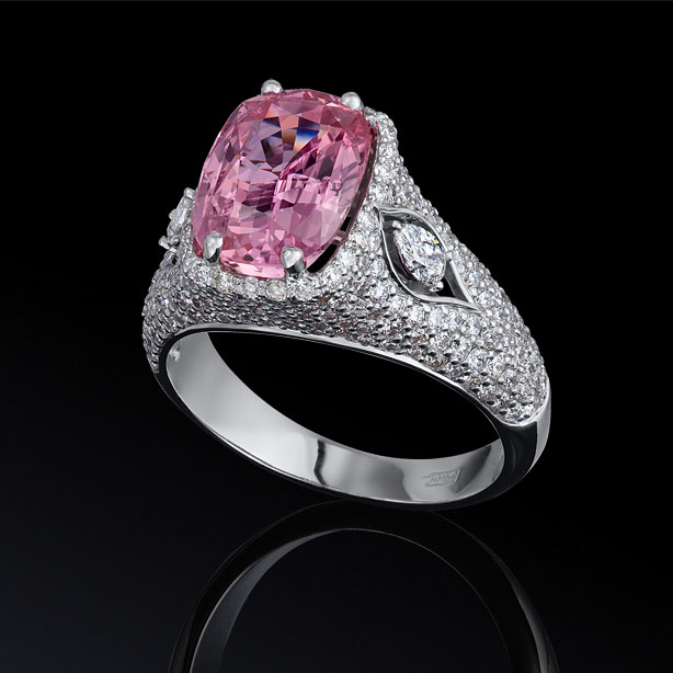 Кольцо с оранжево-розовым сапфиром Падпараджа, бриллиантами из белого золота 750 пробы, фото № 5