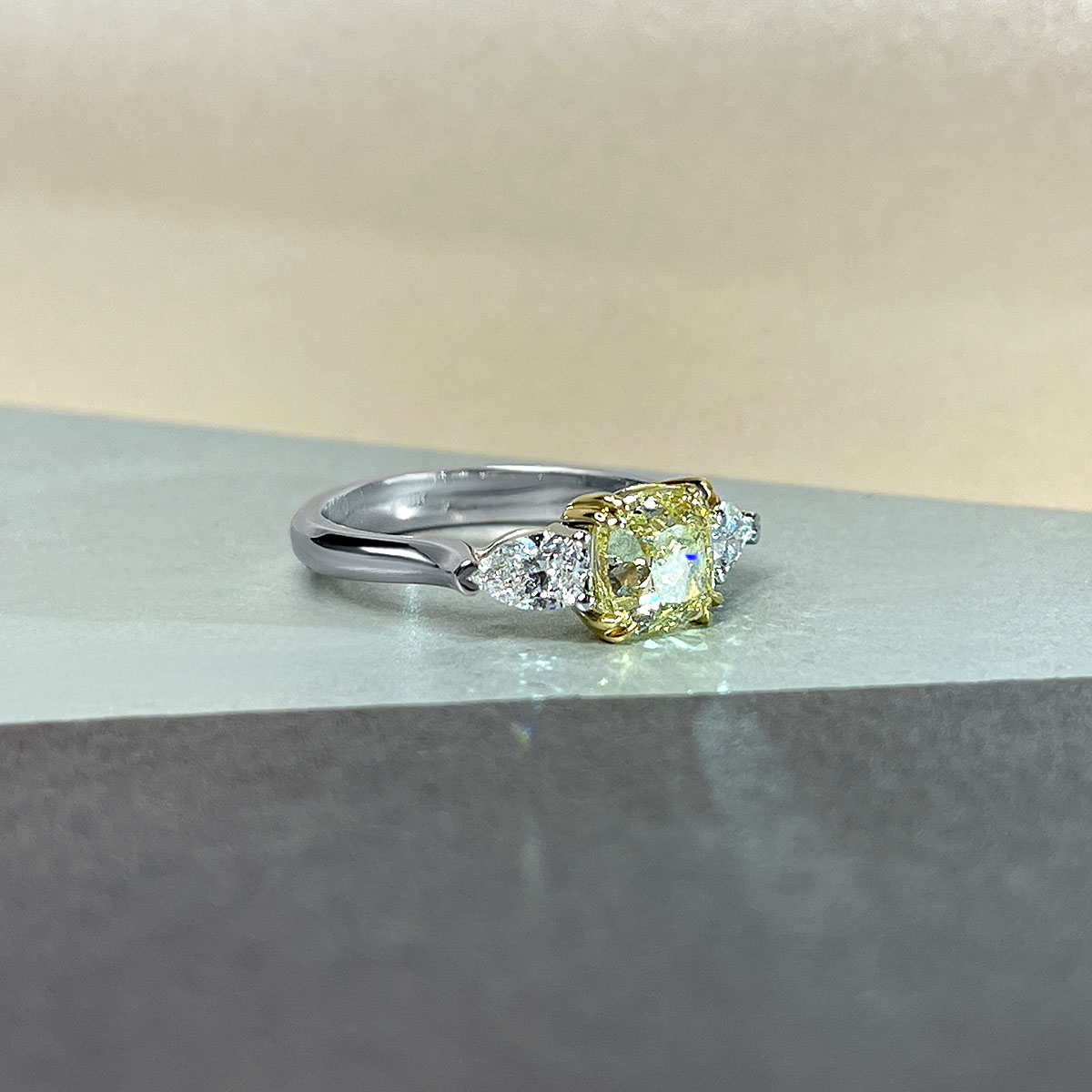 Кольцо с бриллиантами из белого золота 750, фото № 3