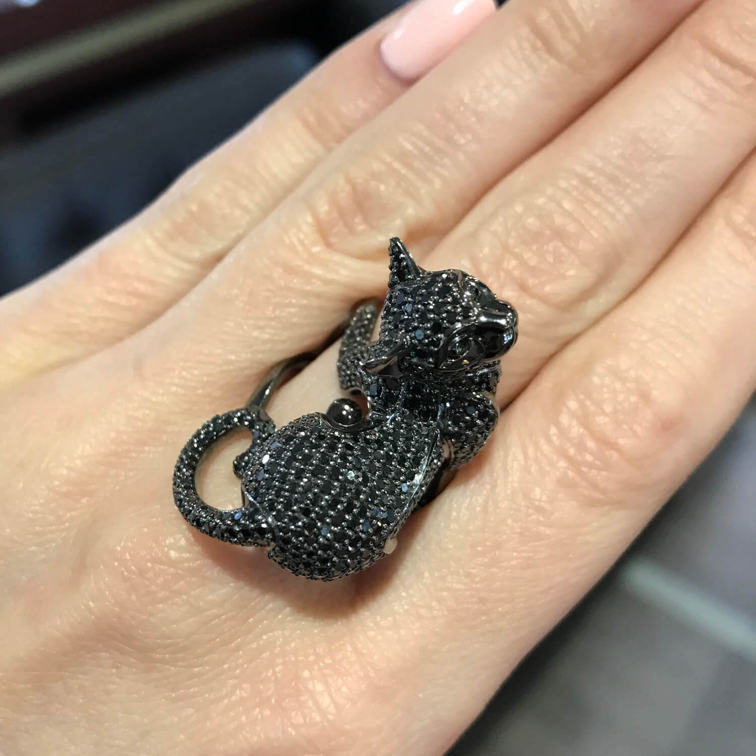 Кольцо Кошка с черными бриллиантами и тсаворитами в черненом золоте 750, фото № 4