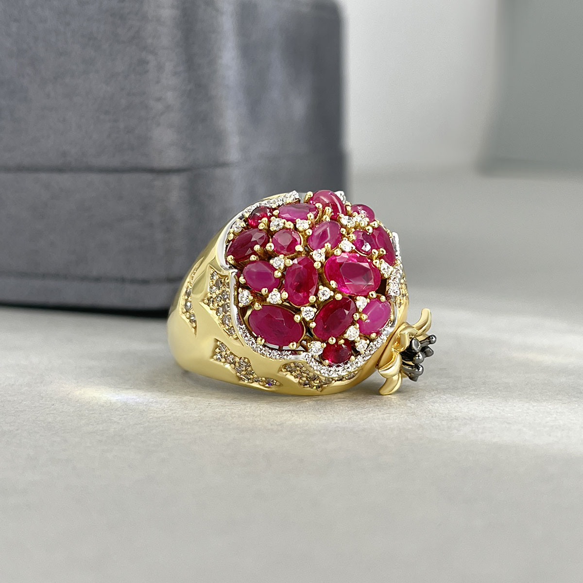 Кольцо Гранат с рубинами и бриллиантами в желтом золоте 750 пробы, фото № 2