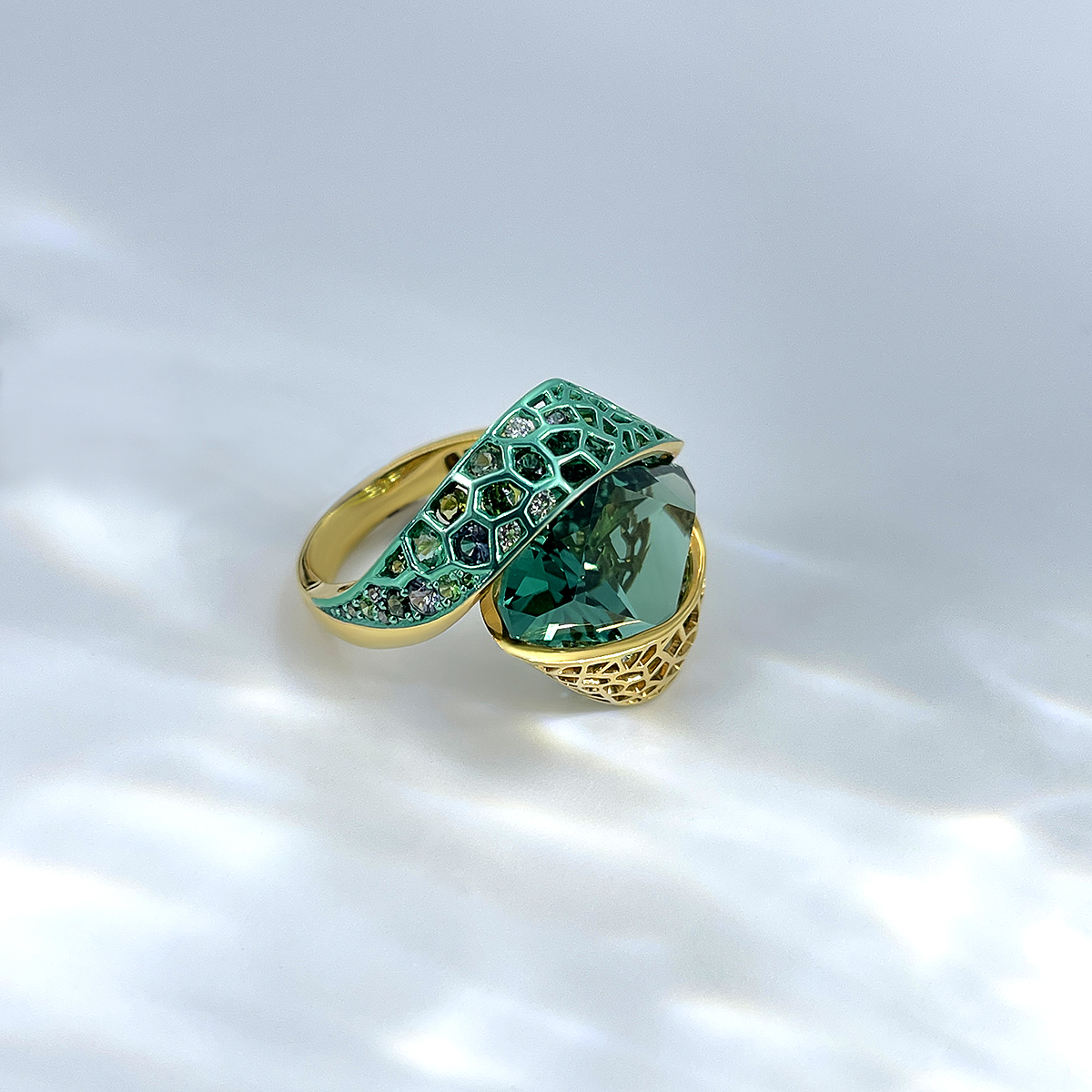 Кольцо с празиолитом, изумрудами, бриллиантами из желтого золота 750 пробы, фото № 3