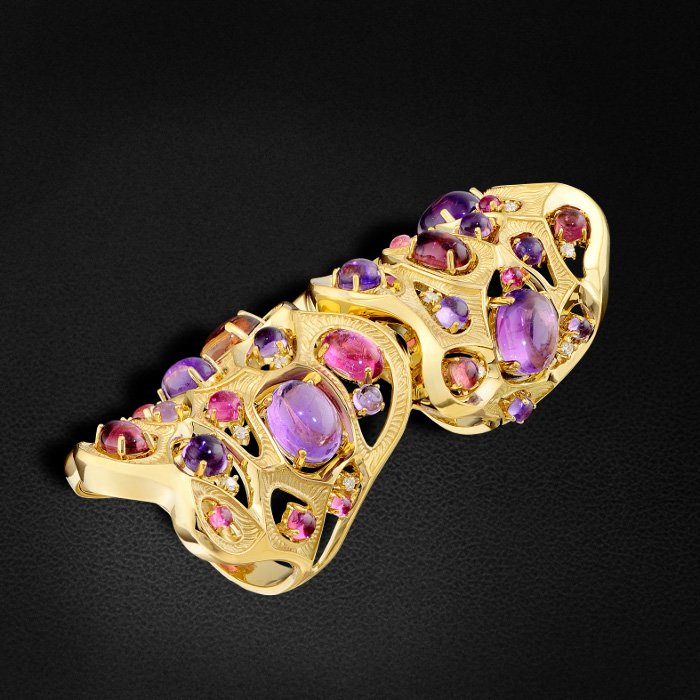 Бандажное кольцо (на весь палец) с бриллиантами, аметистами и турмалинами в желтом золоте 750 пробы, фото № 2