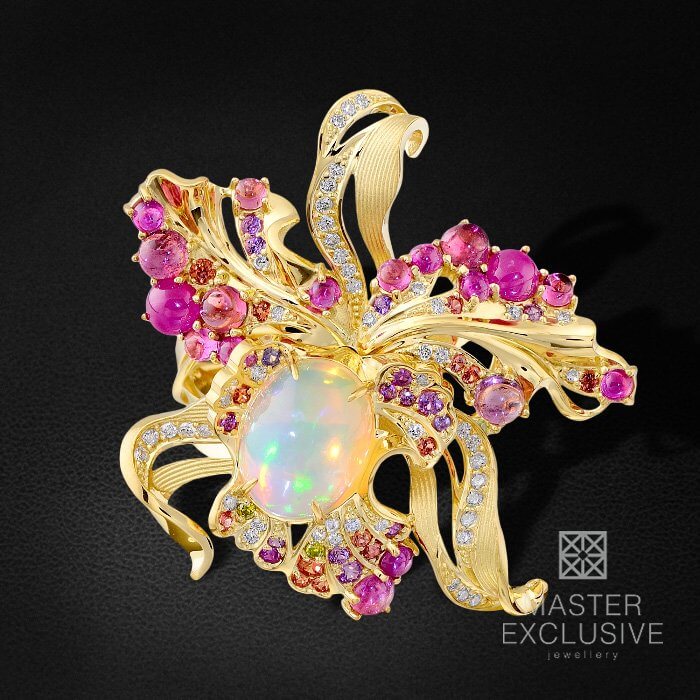 Кольцо Орхидея с опалом, бриллиантами, турмалином, демантоидом, тсаворитом, рубином, сапфиром фантазийным из желтого золота 750 пробы, фото № 2