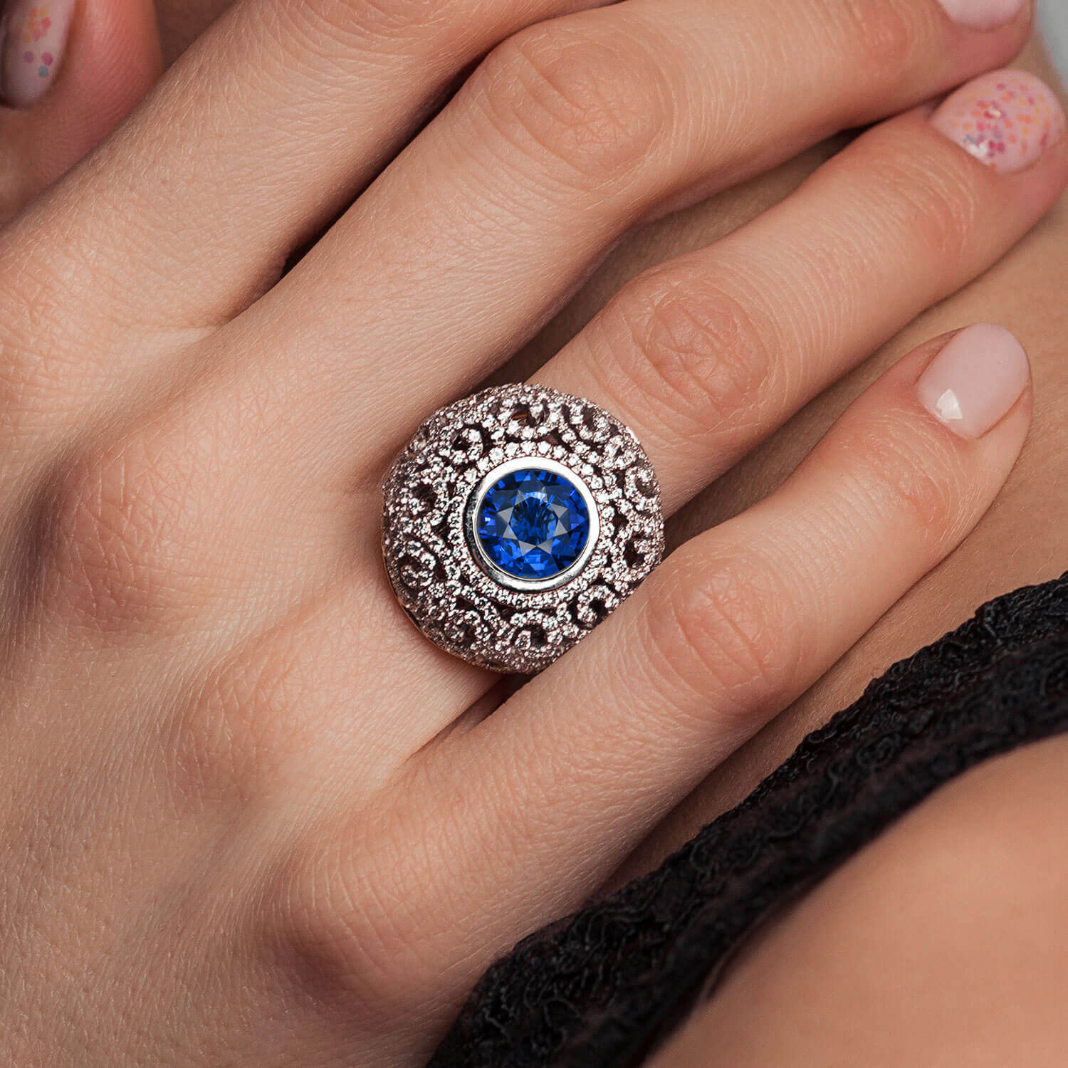 Кольцо с сапфиром Royal Blue, бриллиантами из белого золота 750 пробы (арт. 91404)