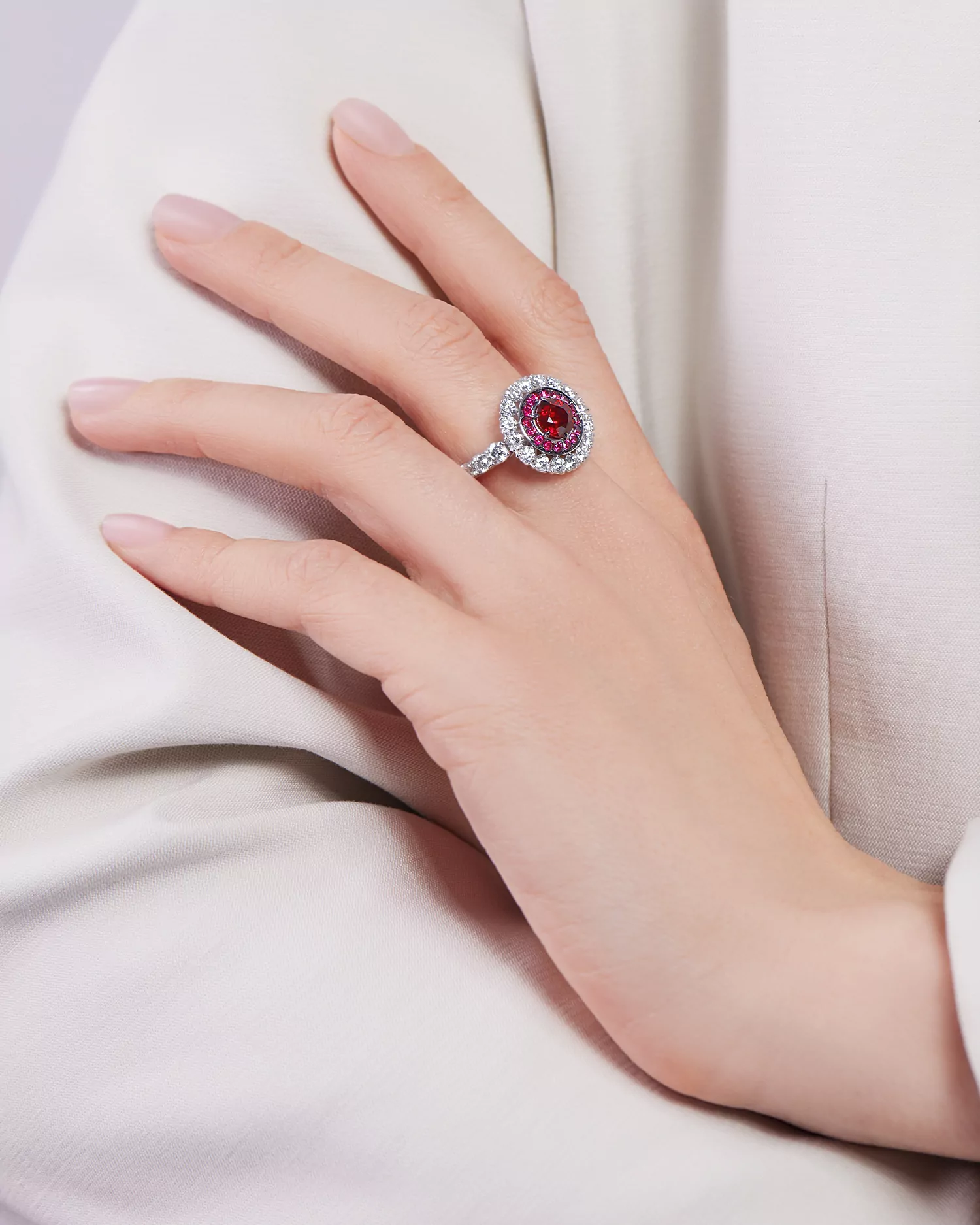 Кольцо с рубином, бриллиантами из белого золота 750 пробы, фото № 2