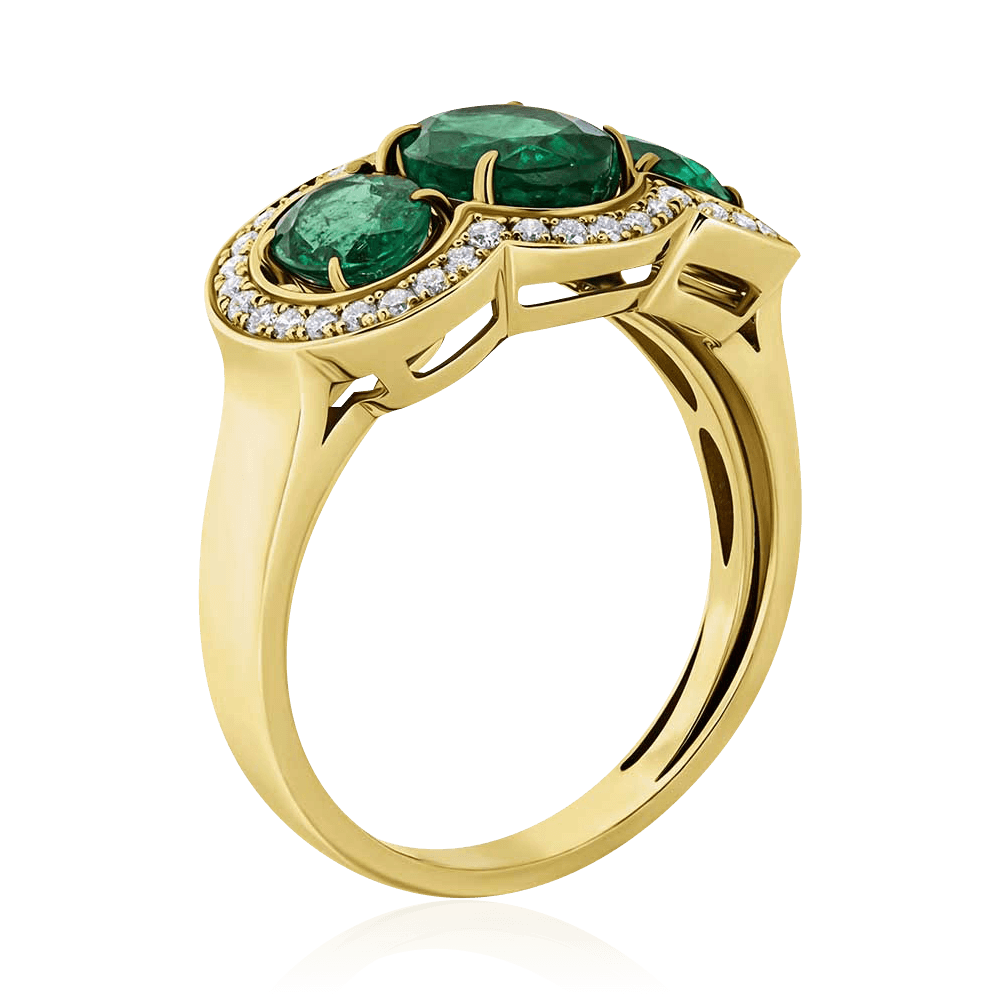 Кольцо с изумрудом, бриллиантами из желтого золота 750 пробы (арт. 89868)