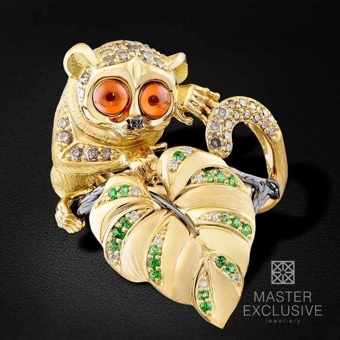Кольцо Лемур с бриллиантами, эмалью, тсаворитом из желтого золота 750 пробы, фото № 2
