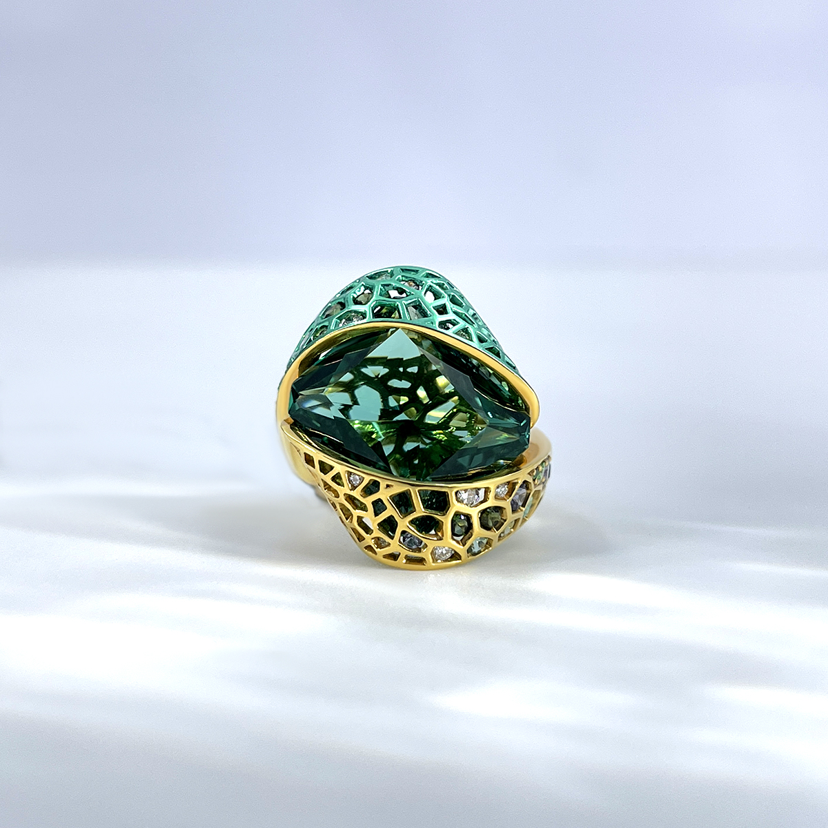 Кольцо с празиолитом, изумрудами, бриллиантами из желтого золота 750 пробы, фото № 4