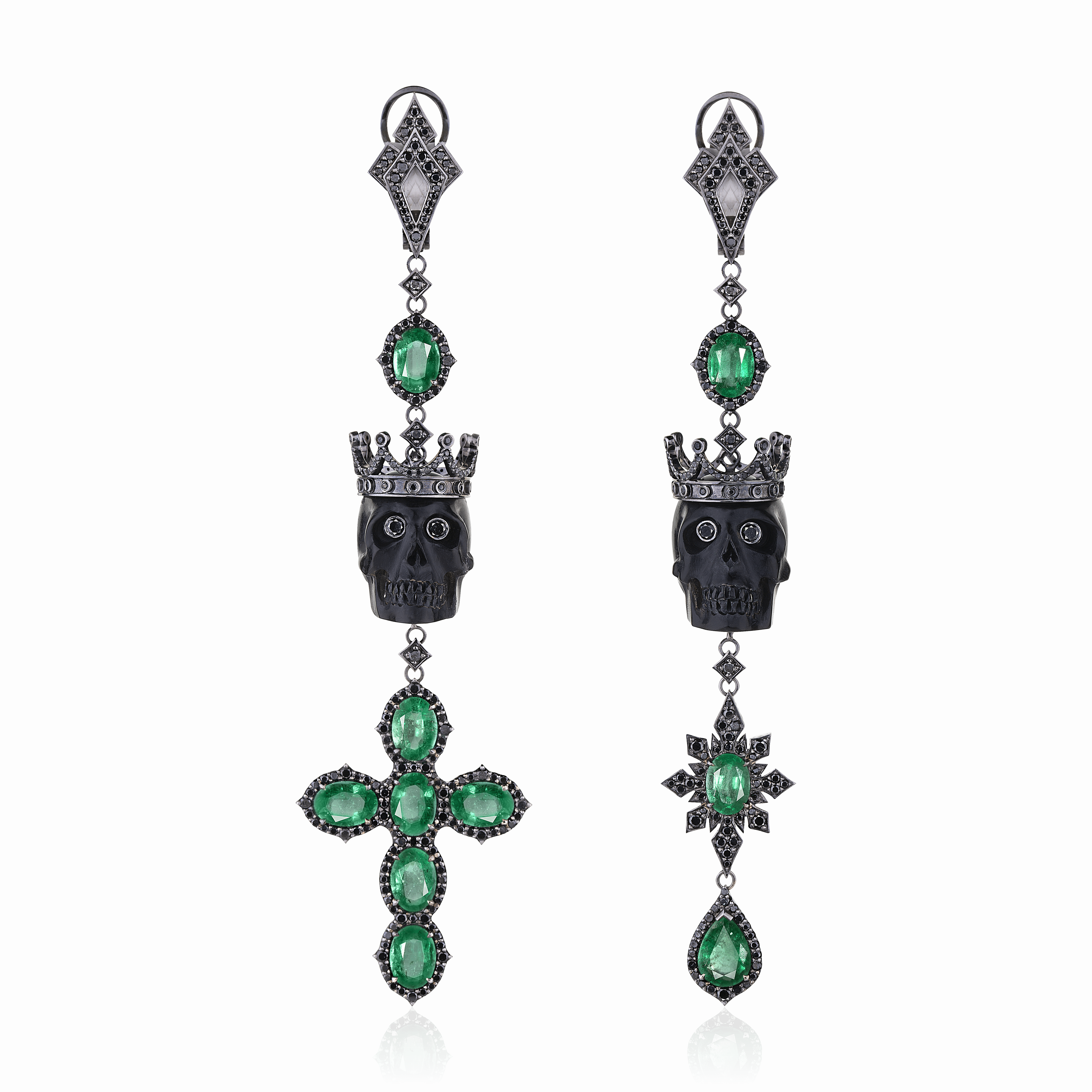 Длинные серьги Черепа с изумрудами, эбеновом деревом, бриллиантами из черненого золота 750 пробы (арт. 91591)