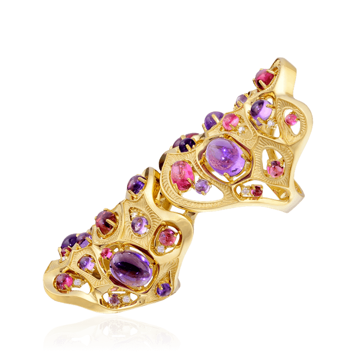 Бандажное кольцо (на весь палец) с бриллиантами, аметистами и турмалинами в желтом золоте 750 пробы (арт. 36206)