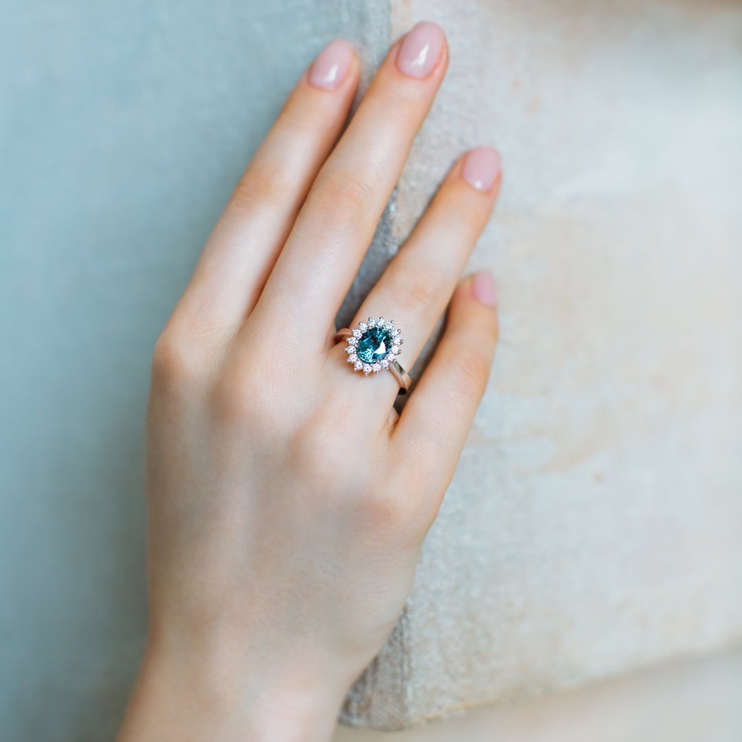 Кольцо с цветным сапфиром, бриллиантами из белого золота 585 пробы, фото № 2