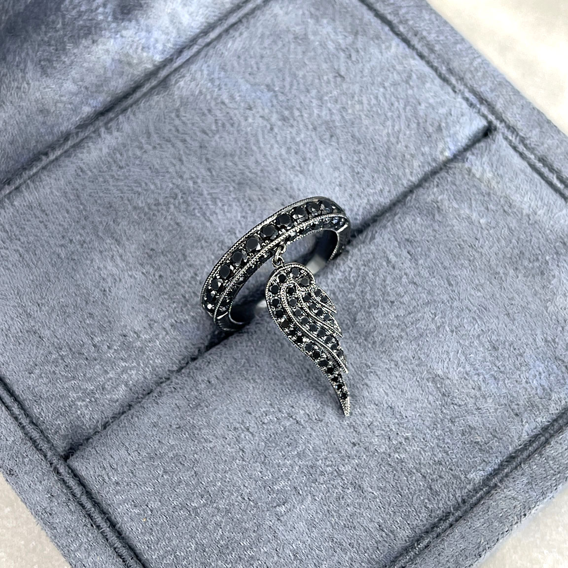 Кольцо с подвеской Крыло из черненого золота с бриллиантами 750, фото № 3