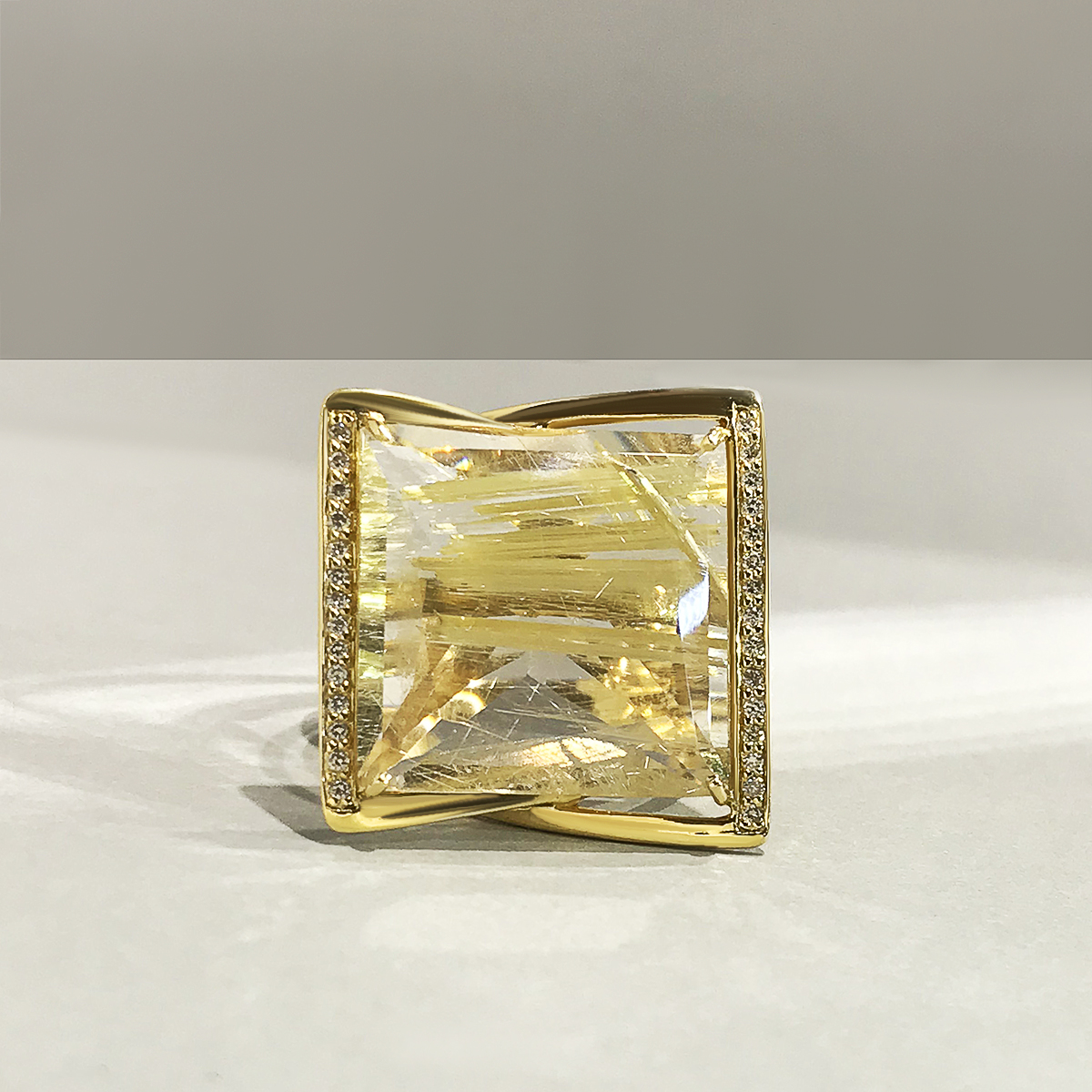 Кольцо VIANNA с бриллиантами, кварцем из желтого золота 750 пробы, фото № 2