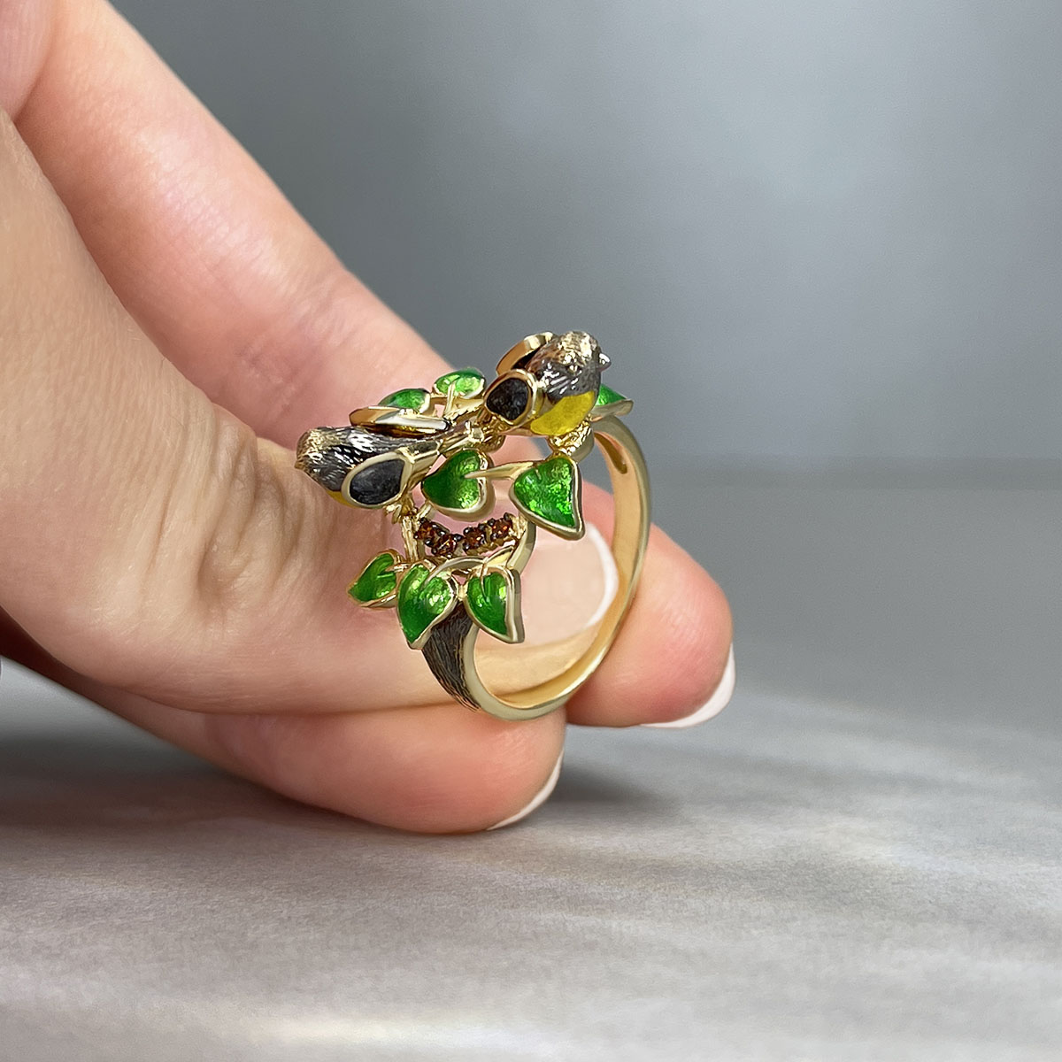 Кольцо с бриллиантами, эмалью из комбинированного золота 585 пробы, фото № 3