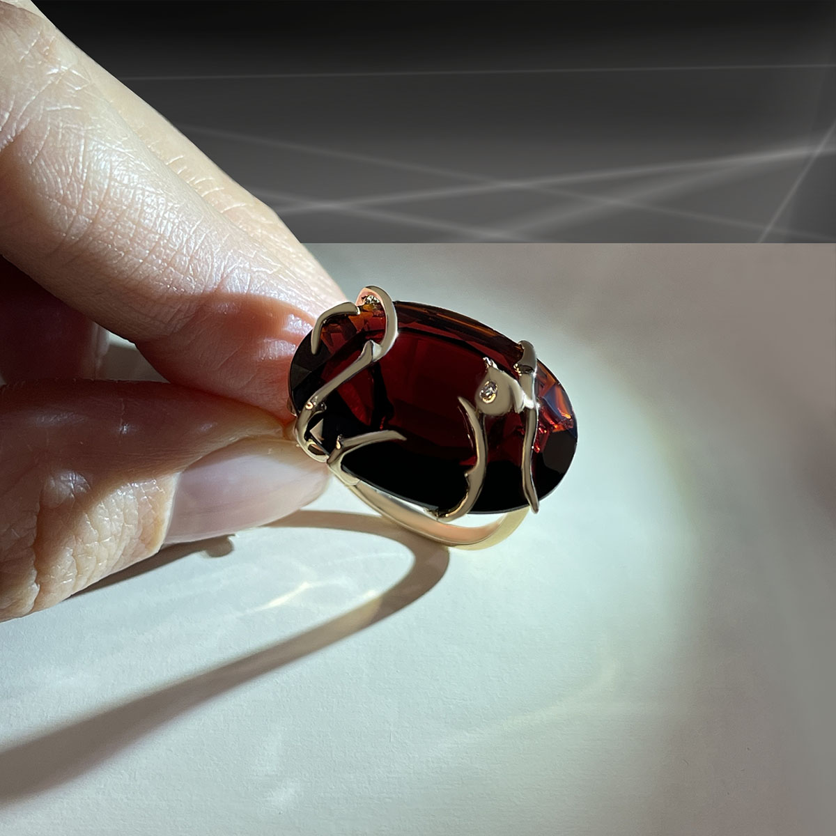 Кольцо с гранатом, бриллиантами из красного золота 585 пробы, фото № 3