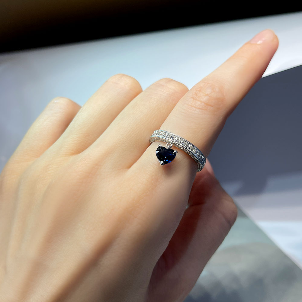 Кольцо с бриллиантами и подвеской из сапфира в форме сердца из белого золота 750 пробы, фото № 4