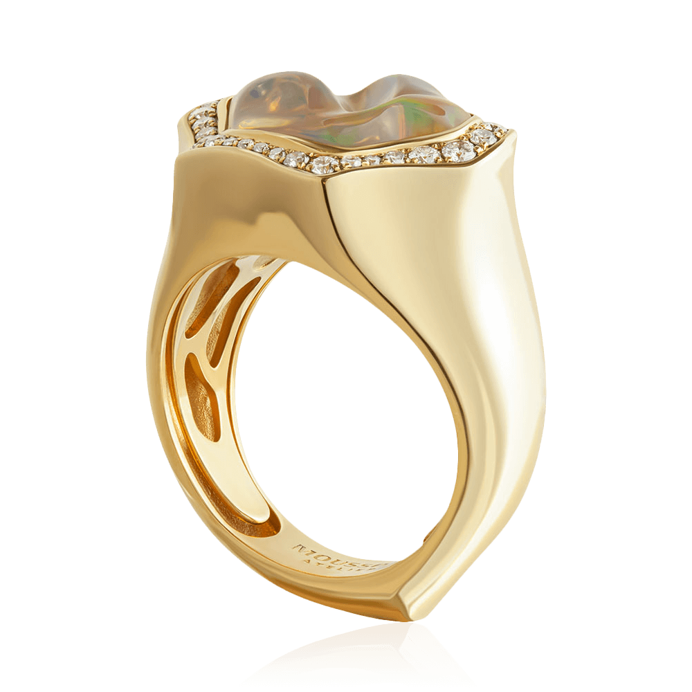 Кольцо с опалом, бриллиантами из желтого золота 750 пробы (арт. 102213)