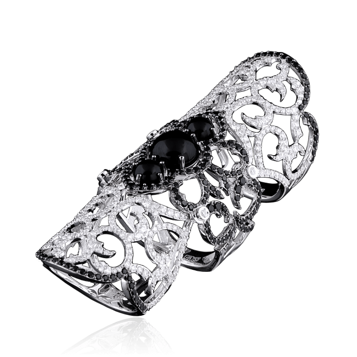 Кольцо на весь палец с ониксом, белыми и черными бриллиантами в белом золоте 750 пробы, фото № 1