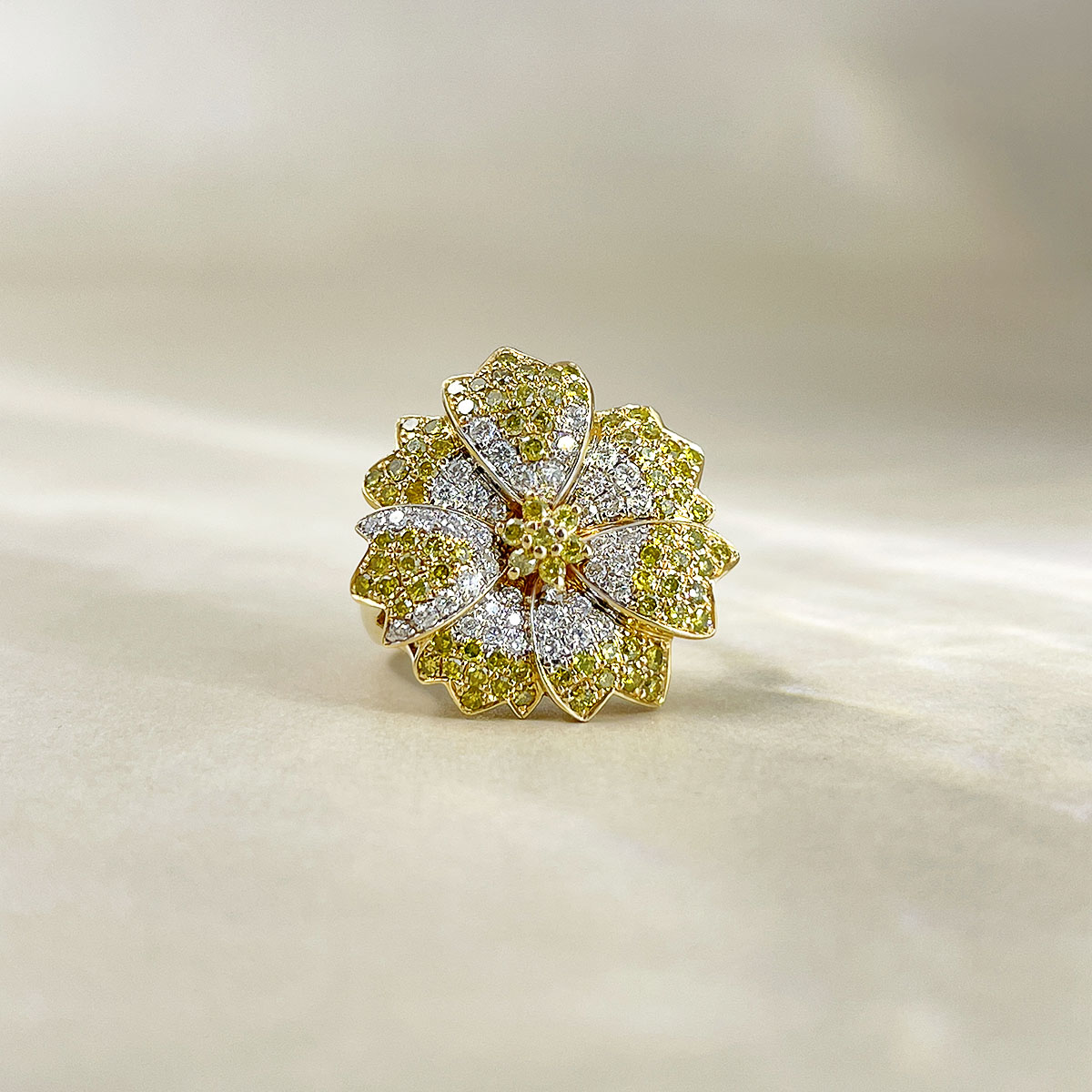 Кольцо в виде цветка с бриллиантами из желтого золота 585, фото № 2