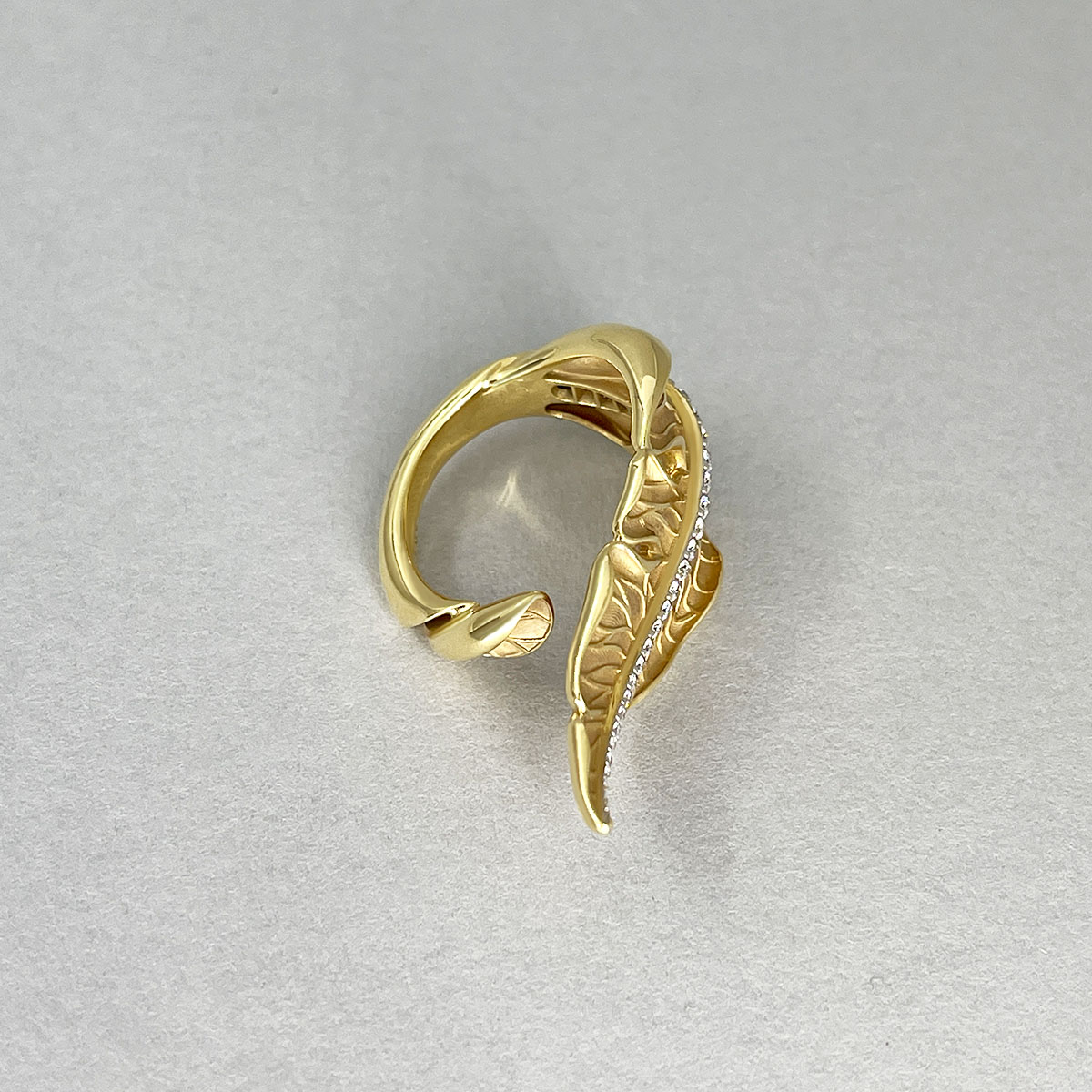 Кольцо Лист с бриллиантами в комбинированном золоте 750, фото № 3