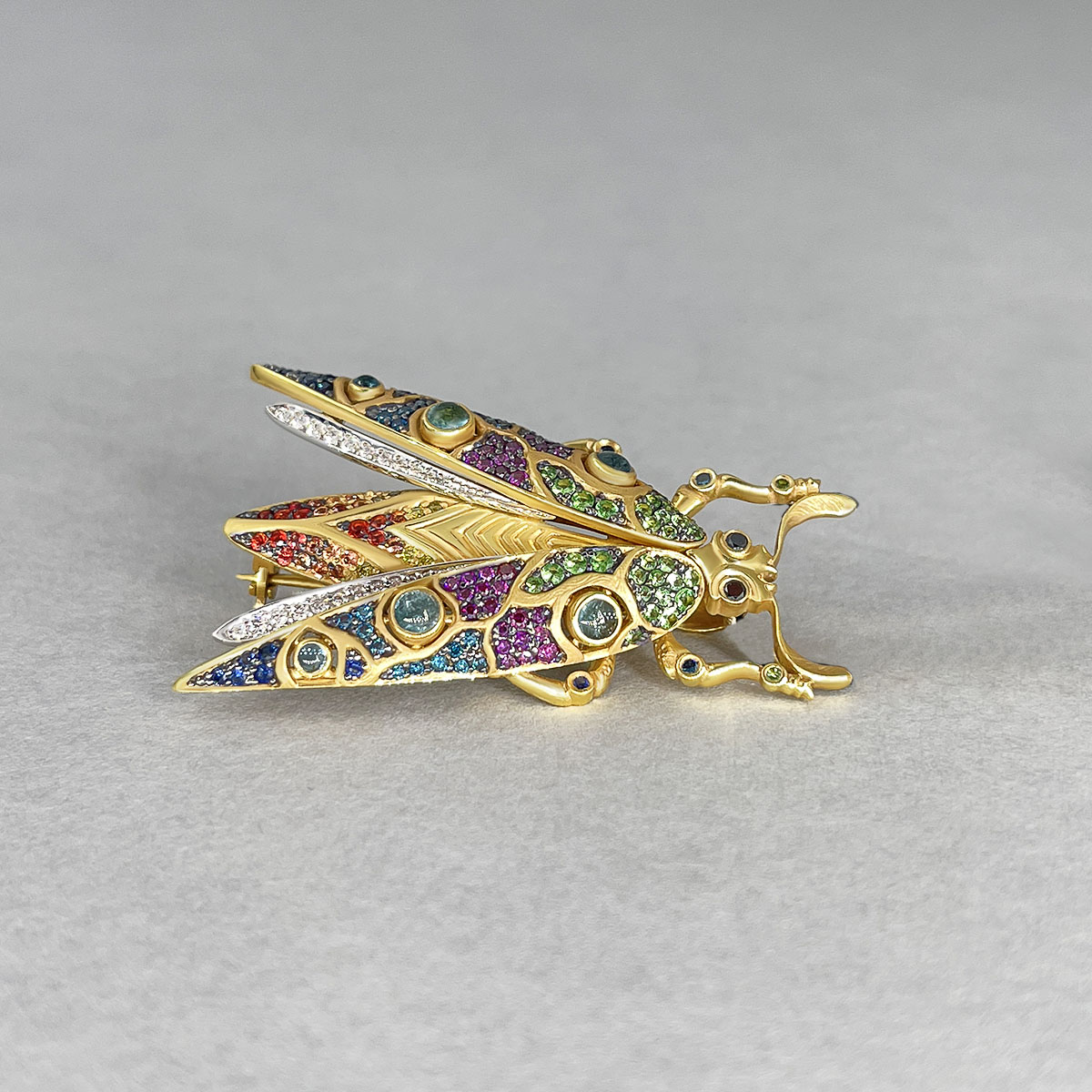 Брошь в виде насекомого с бриллиантами, цветными камнями в желтом золоте 750 пробы, фото № 2