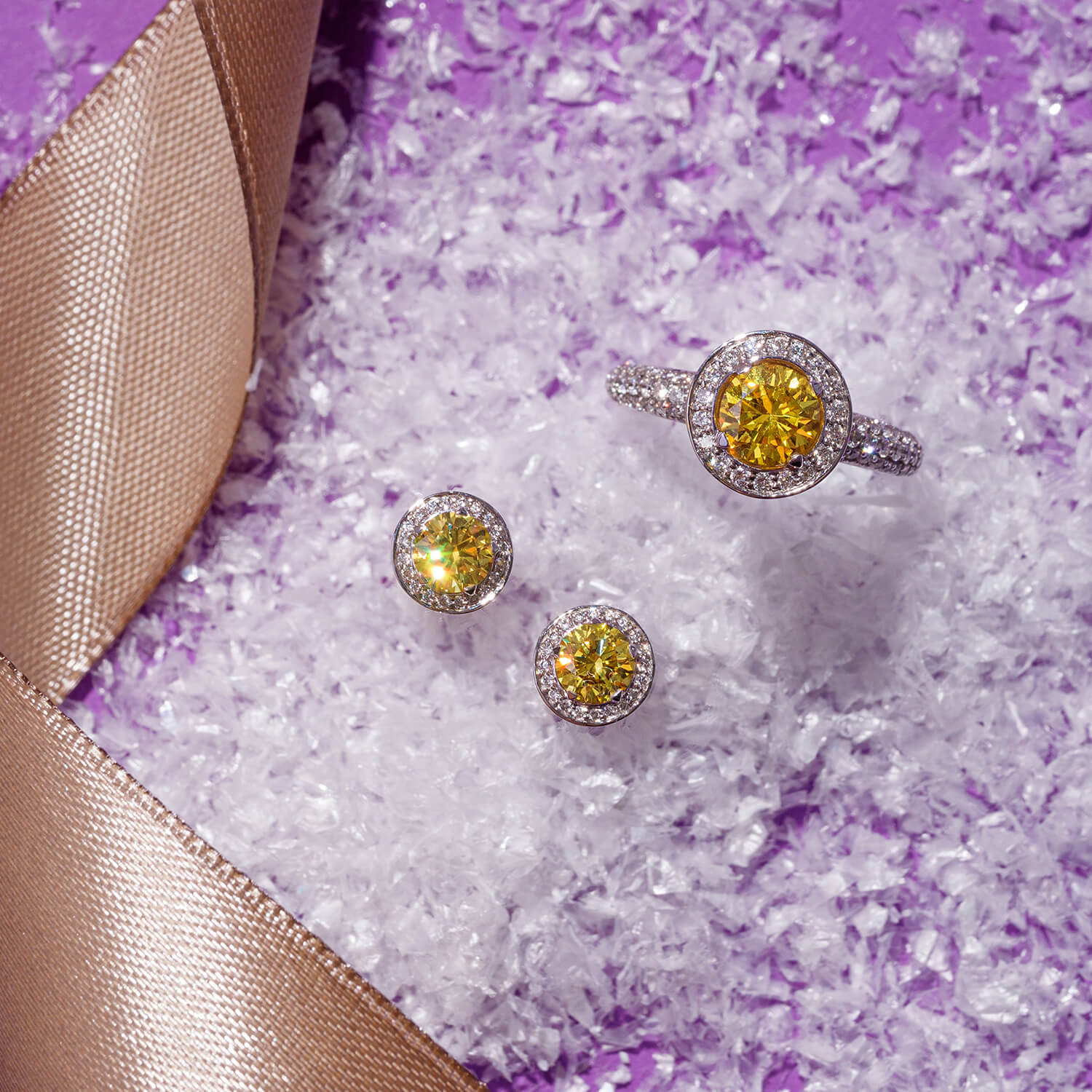 Серьги с желтыми и белыми бриллиантами из белого золота 750 пробы, фото № 4