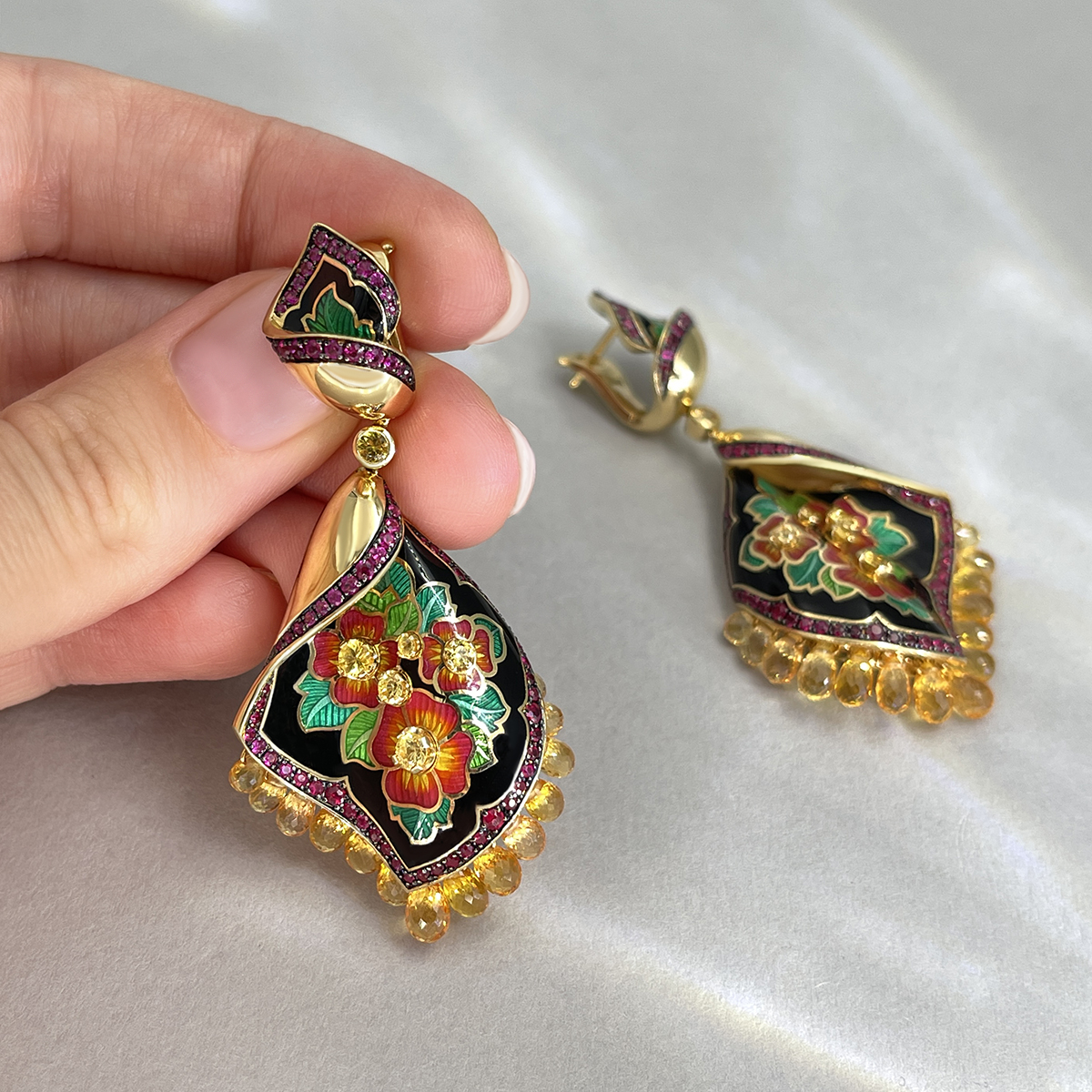 Серьги с рубином, сапфиром, эмалью из желтого золота 750 пробы, фото № 3