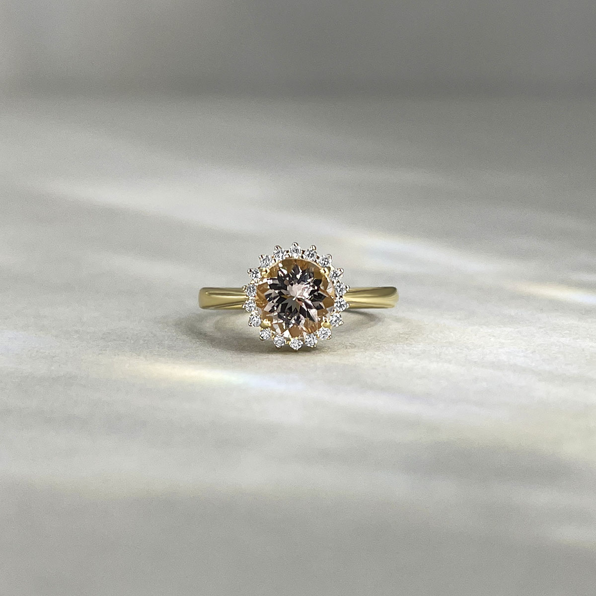 Кольцо с морганитом, бриллиантами из желтого золота 585 пробы, фото № 2