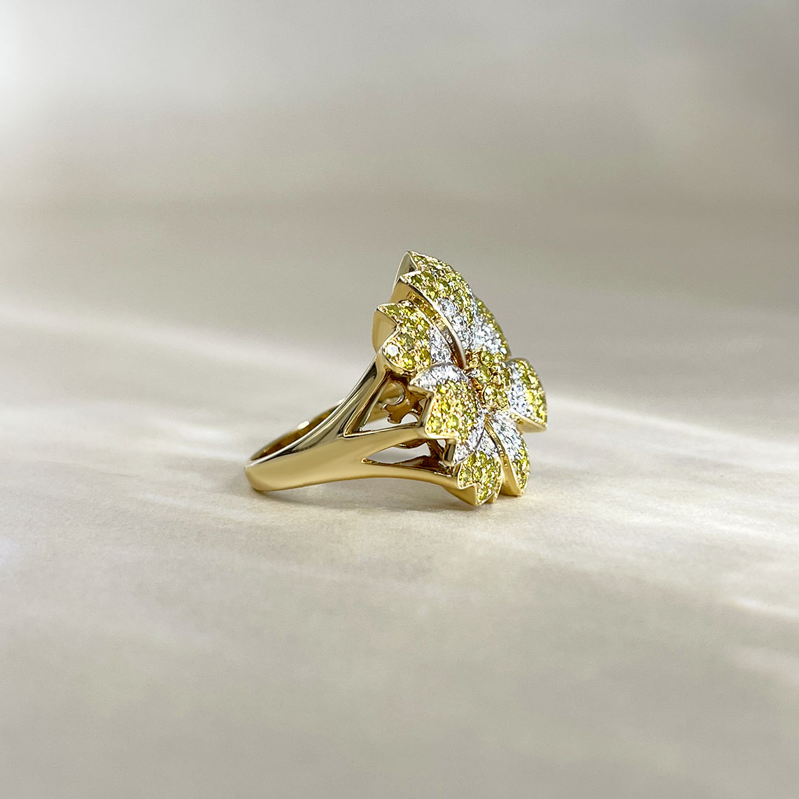 Кольцо в виде цветка с бриллиантами из желтого золота 585, фото № 3