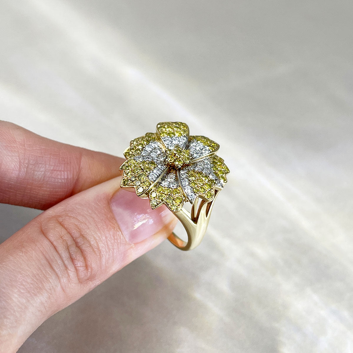 Кольцо в виде цветка с бриллиантами из желтого золота 585, фото № 4