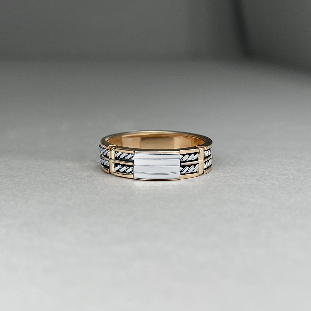 Мужское кольцо без вставок из комбинированного золота 585 пробы, фото № 2