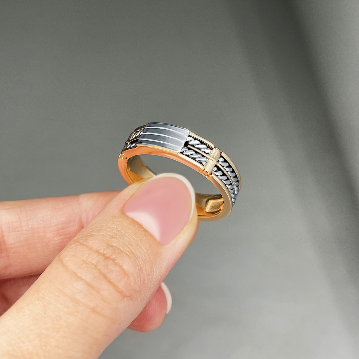 Мужское кольцо без вставок из комбинированного золота 585 пробы, фото № 3
