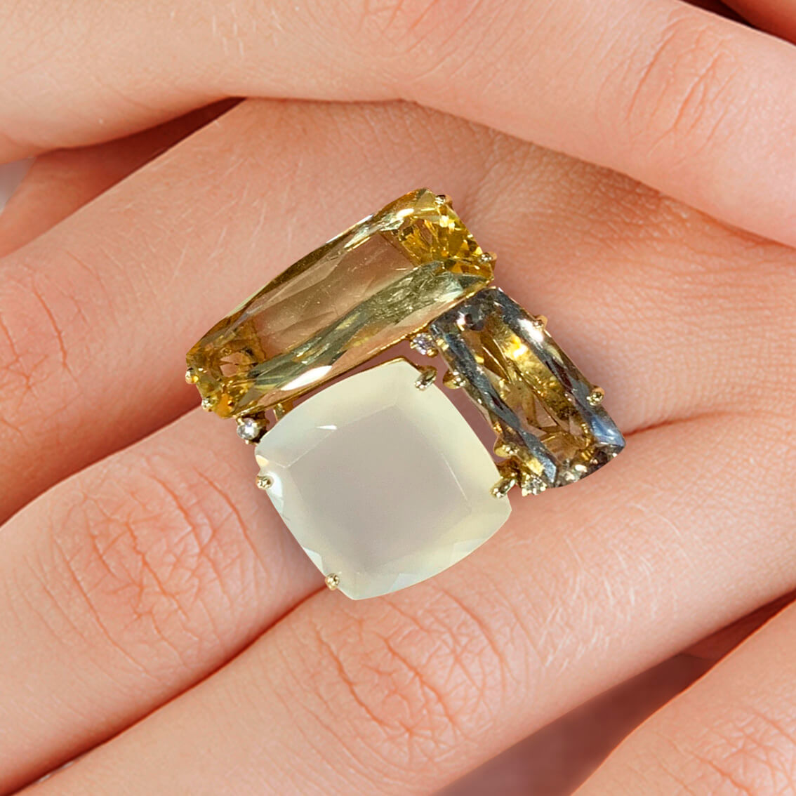Кольцо с агатом, цитрином, раухтопазом, бриллиантами из желтого золота 750 пробы (арт. 72563)