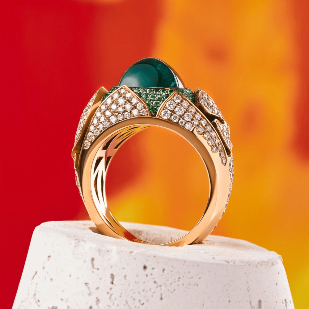 Кольцо с изумрудом, тсаворитом, бриллиантами из желтого золота 750 пробы, фото № 3