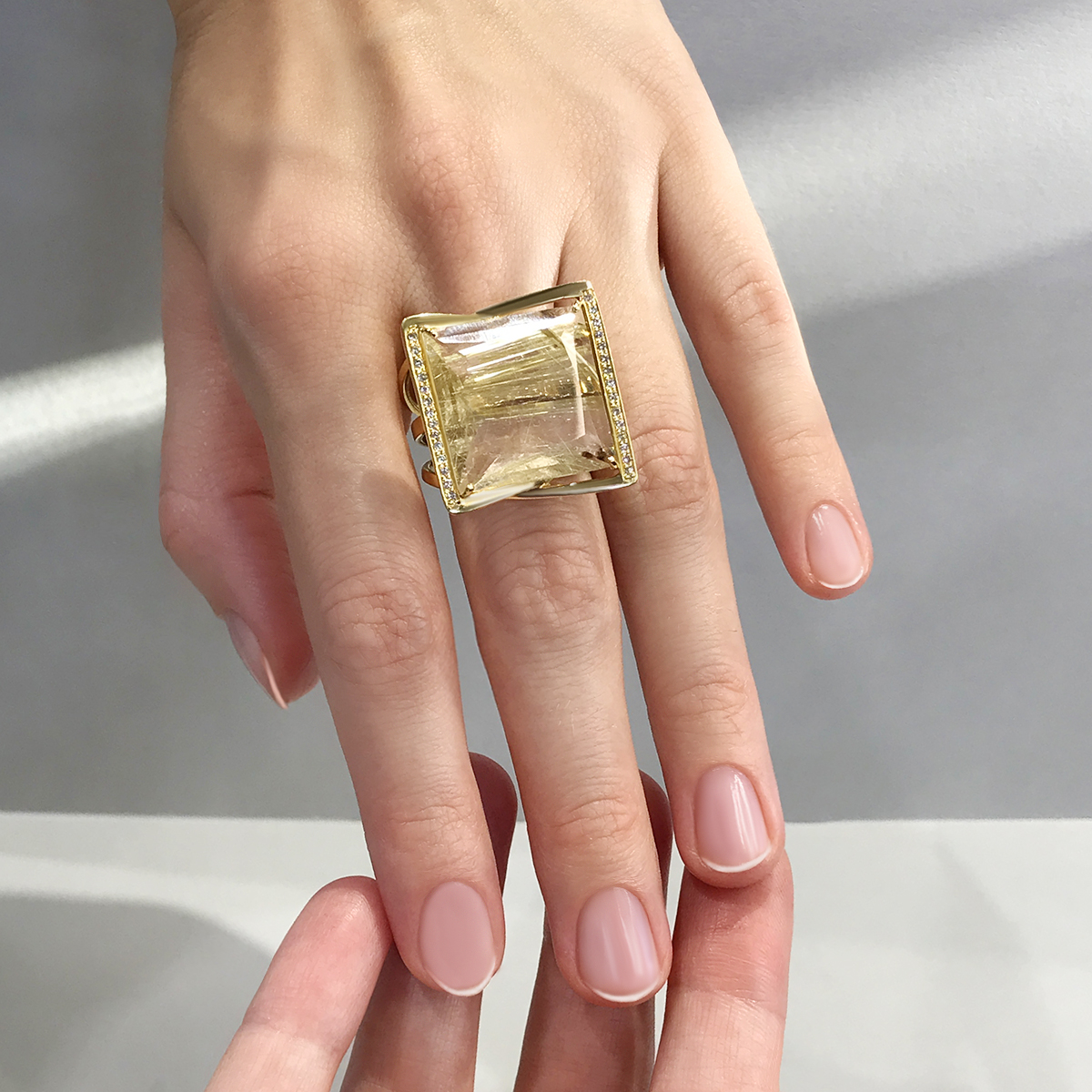 Кольцо VIANNA с бриллиантами, кварцем из желтого золота 750 пробы, фото № 5