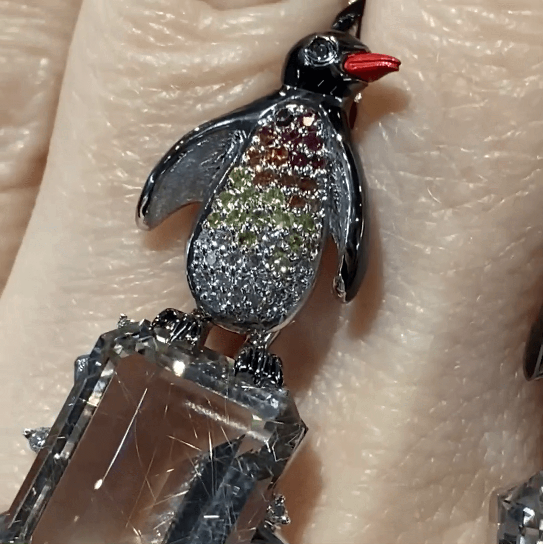 Серьги Пингвины с кварцем, цветными сапфирами, бриллиантами, эмалью из белого золота 750 пробы, фото № 3