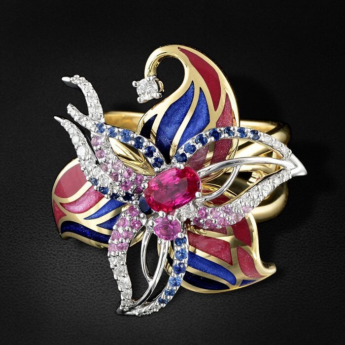 Кольцо цветок с эмалью, сапфирами цветными, бриллиантами, рубинами в комбинированном золоте 750 пробы, фото № 3