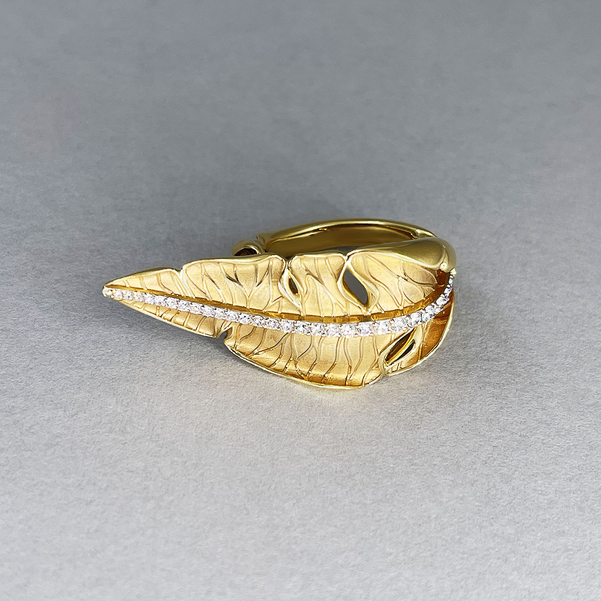 Кольцо Лист с бриллиантами в комбинированном золоте 750, фото № 2