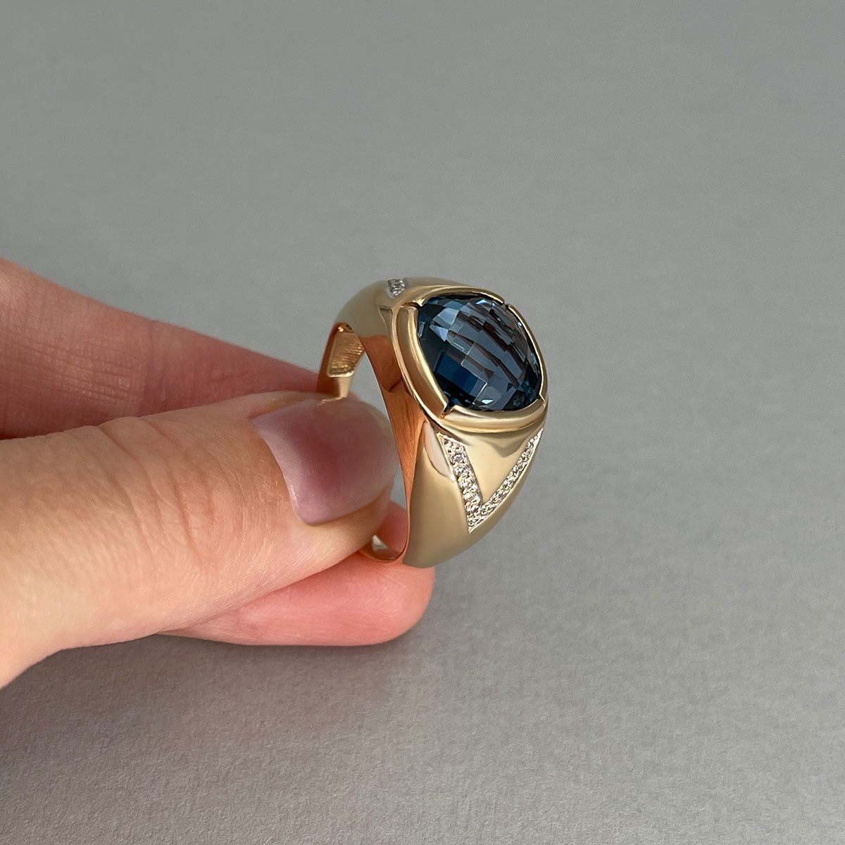 Мужское кольцо с лондон топазом, бриллиантами из красного золота 585 пробы, фото № 4