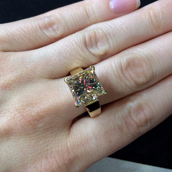 Кольцо с бриллиантами из желтого золота 750, фото № 3