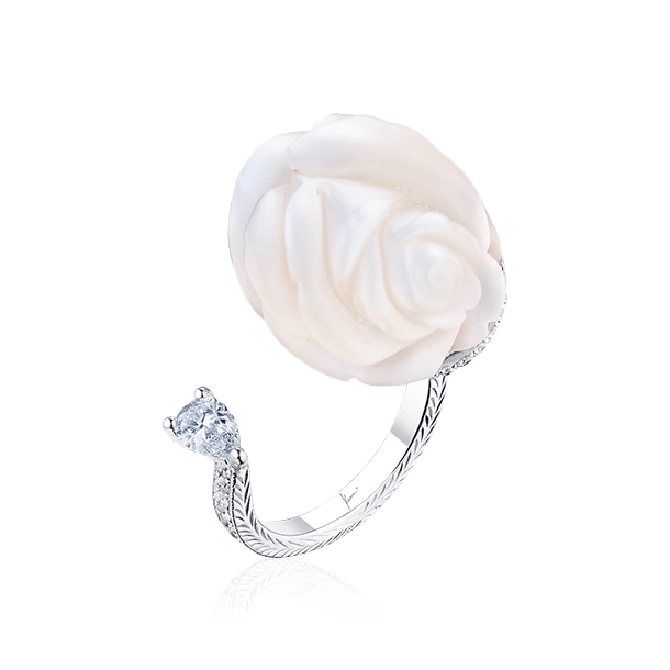 Кольцо в виде цветка из перламутра с бриллиантами из белого золота 750 пробы, фото № 1