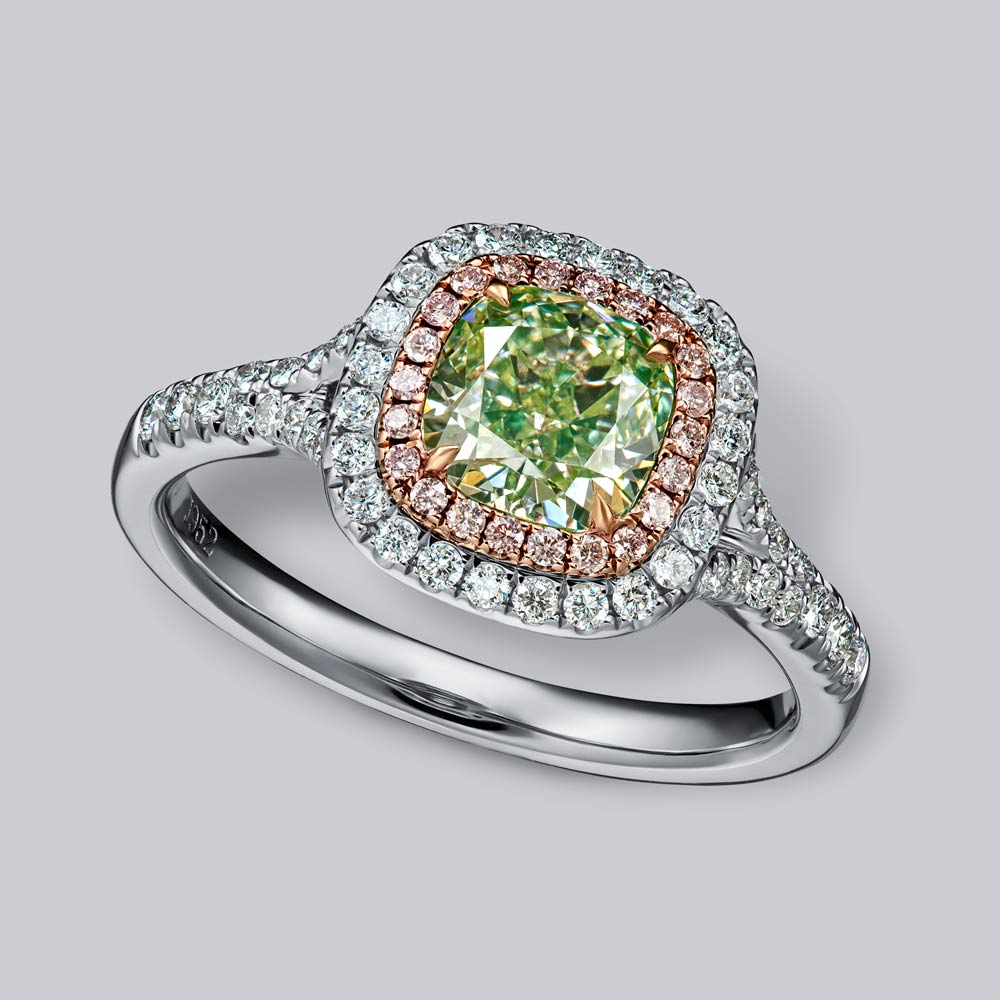 Кольцо со светло-зеленым бриллиантом в обрамлении розовых и белых бриллиантов из белого золота 750, фото № 2