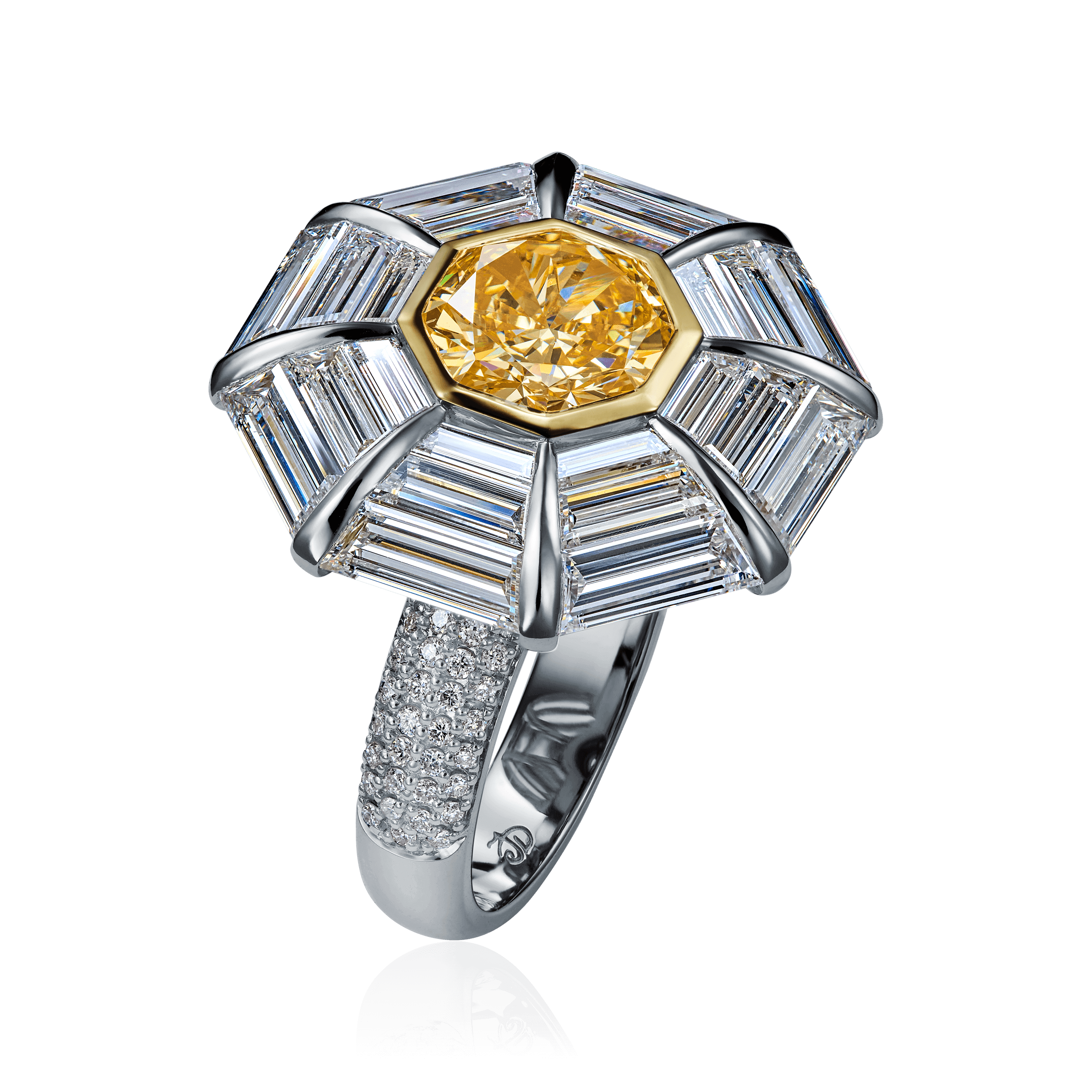 Кольцо Ромашка с уникальным интенсивно окрашенным оранжевато-желтым фантазийным бриллиантом, специально ограненными бриллиантами багетной огранки (арт. 103846)