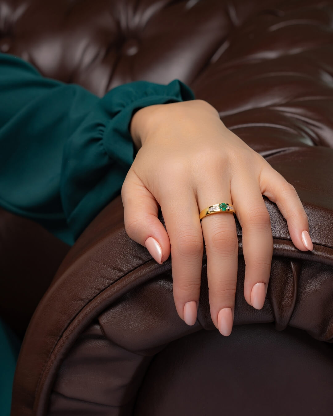 Кольцо с изумрудом, бриллиантами из желтого золота 750 пробы, фото № 5