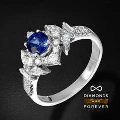 Кольцо с центральным сапфиром и бриллиантами из белого золота 585 пробы (арт. 22534)