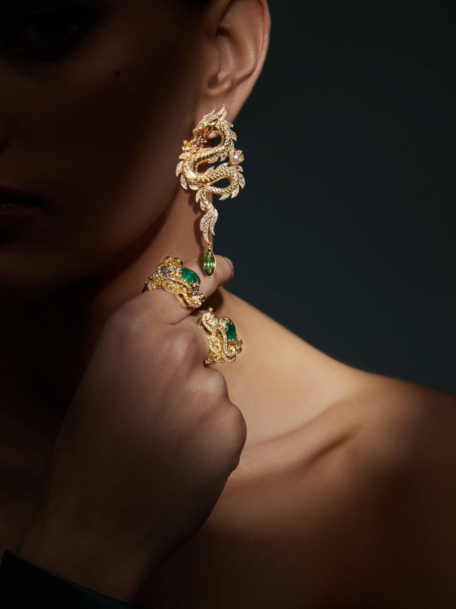 Кольцо Дракон с изумрудами, бриллиантами из желтого золота 750 пробы, фото № 4